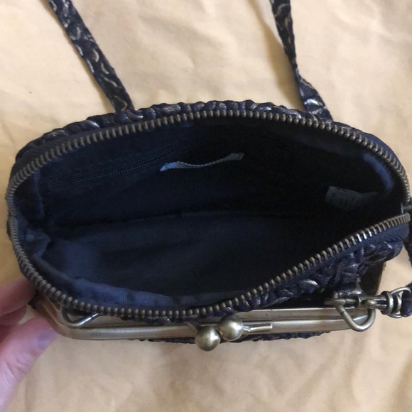 Black gold rose print purse clasp shoulder clutch - Picture 3 of 6